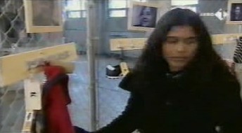 [object Object],Chandrika, bij ,Bagage zoeken, in ,aflevering 2