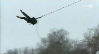 [object Object],Astrid, bij ,Bungeejumpen, in ,aflevering 3