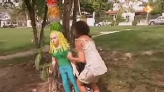 [object Object],Dunya, bij ,Autorit en piñata's, in ,aflevering 7