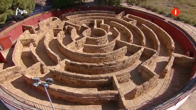 [object Object],Labyrinth, in ,aflevering 8