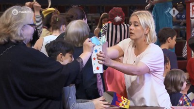 [object Object],Stine, bij ,Geldcircus, in ,aflevering 5