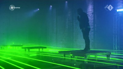 [object Object],Sinan, bij ,Uit stralen, in ,aflevering 2