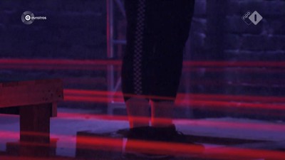 [object Object],Nikkie, bij ,Uit stralen, in ,aflevering 2