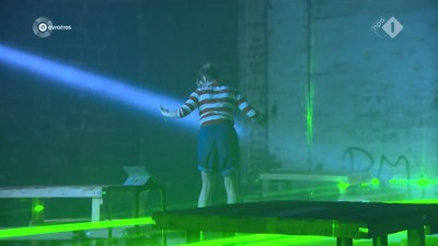 [object Object],Evi, bij ,Uit stralen, in ,aflevering 2