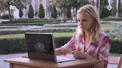 [object Object],Charlotte, in ,aflevering 1