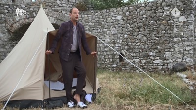 [object Object],Thomas, bij ,Avondklok, in ,aflevering 1