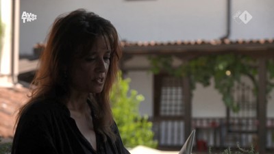 [object Object],Suzanne, in ,aflevering 1